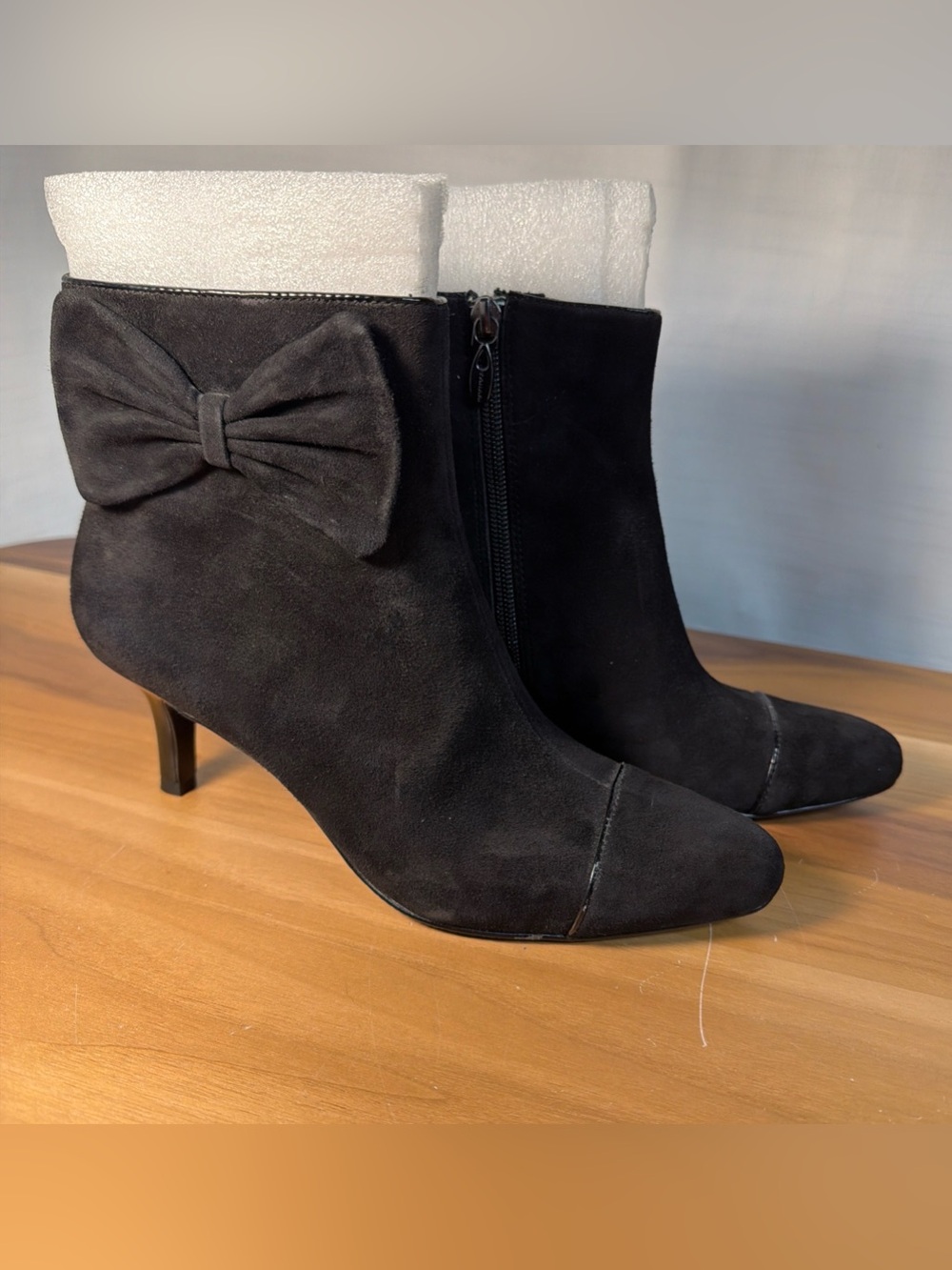 NEW Tahari Stiletto Sz 7M Black Genuine Leat Suede Dress Booties Pointed Toe Bow